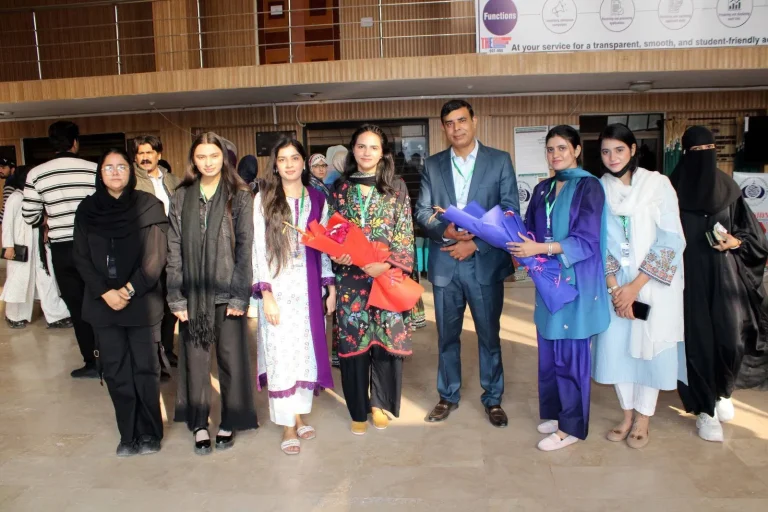 Evolution EduTech organiser with the student volunteer team at GCHCSS-25 in Multan