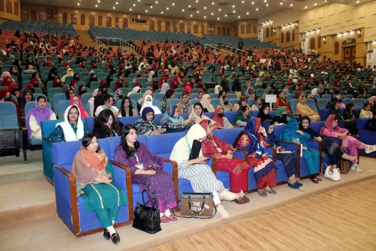 A packed auditorium of students and researchers at GCHCSS-25 in Multan