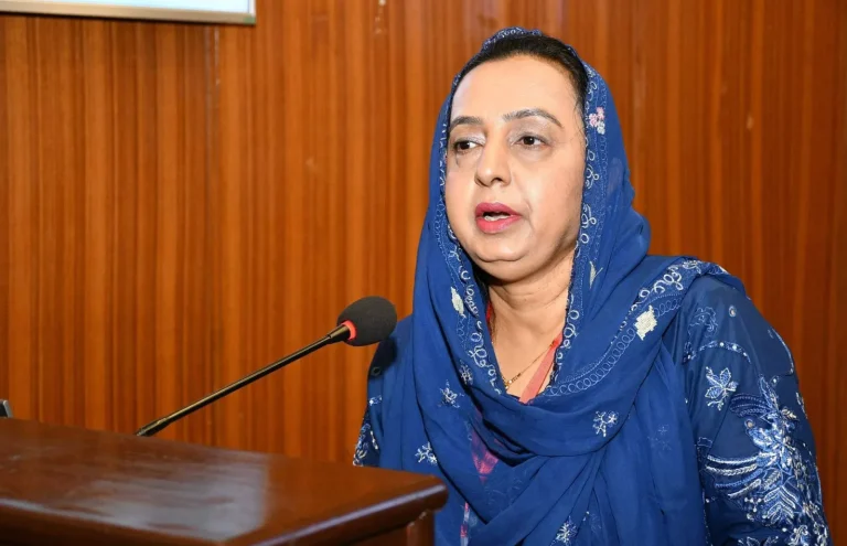 Speaker addressing the delegates from the ICELS-26 rostrum in Rawalpindi